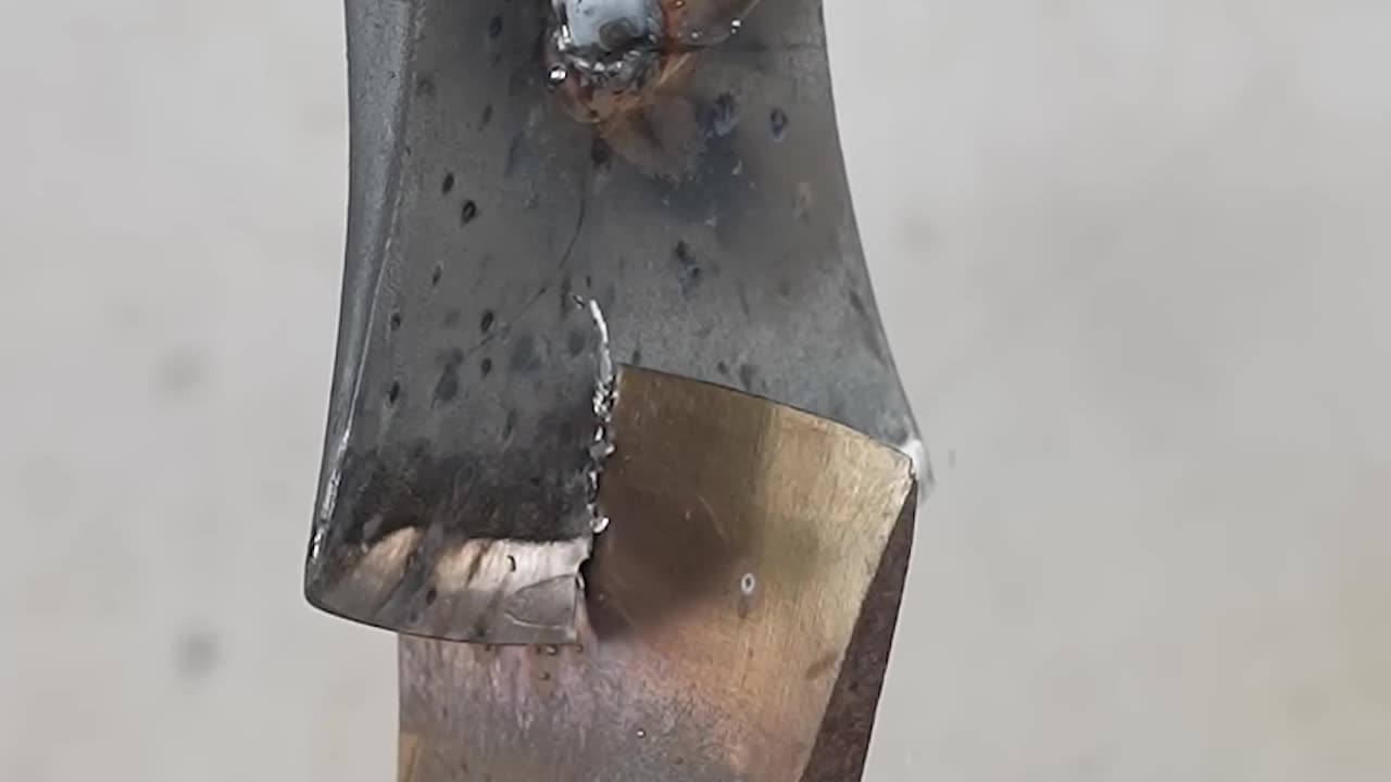 Old vs. New Axe Showdown! ⚔️💥 INSANELY Dangerous Test! 😱 #HydraulicPress