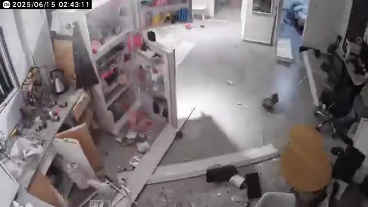 This is the blast of a ballistic missile falling in a neighborhood in Bat Yam.