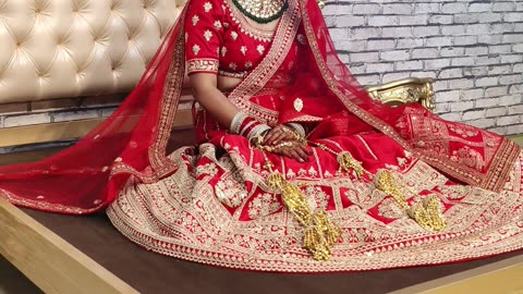 Luxury teak wood poster bed design with Gold Deco Paint Transform Your Bedroom into Royal Elegance!