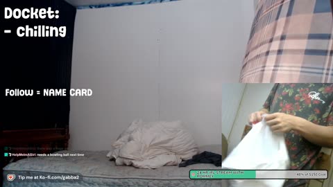 dirty hobbit throws apple at wall (gabba2)