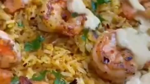 🔥 Creamy Garlic Shrimp Rice Recipe | Easy & Delicious One-Pan Meal 🍤🍚