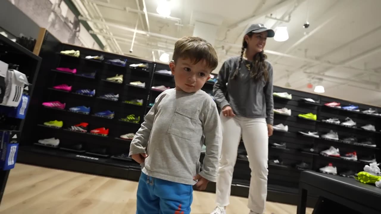 Neo Plays Soccer for the First Time! (AWESOME!)