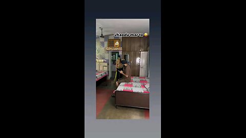 पैर ऊपर करयो