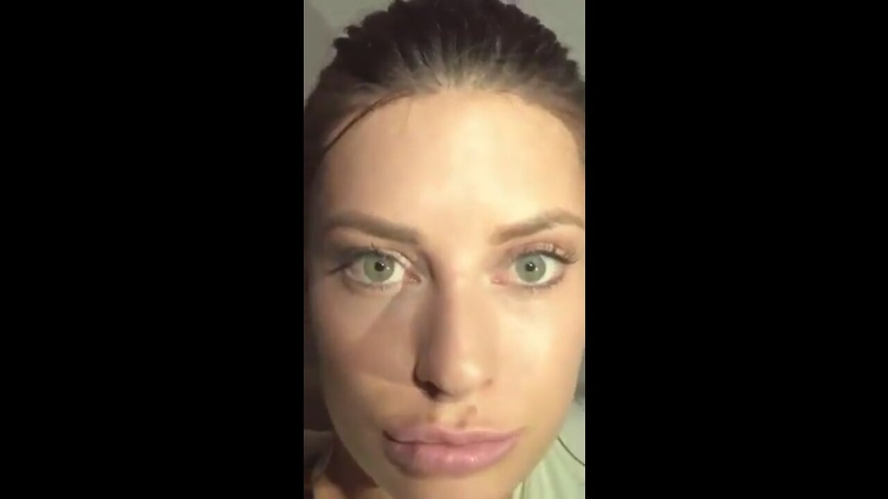 Girl Can Control Her Eye Dilation!