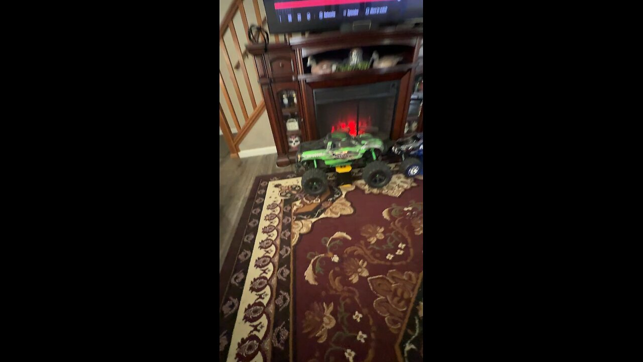 Xmaxx VS Revo3.3 comparison
