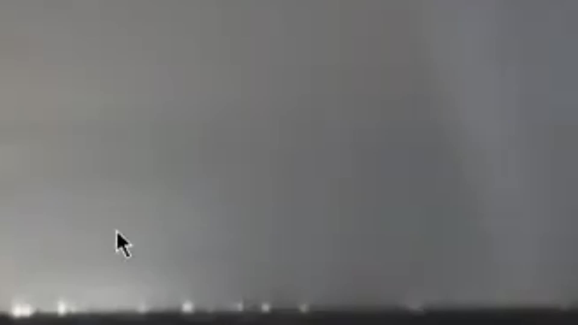 #BREAKING - Unidentified flashes are being seen above Maracaibo, Venezuela