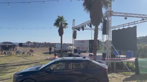 Bie në kontakt me energjinë elektrike, humb jetën punëtori i skenës së koncertit në Shëngjin