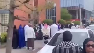 Somali immigrants shut down the streets in Philadelphia Pennsylvania to pray…