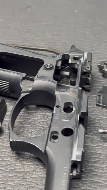 BERETTA 92FS — WHEN MECHANICS BECOME ART!