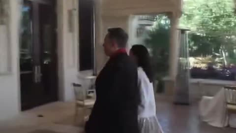 🚨 TIN NÓNG: ELON MUSK đến Mar-a-Lago dự đám cưới của Dan Scavino.