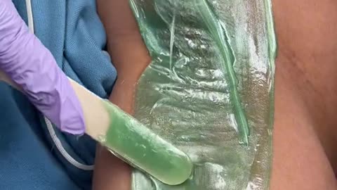 Underarm Waxing with Mint-Scented Emerald Enchantment Hard Wax | @lashedwithlana