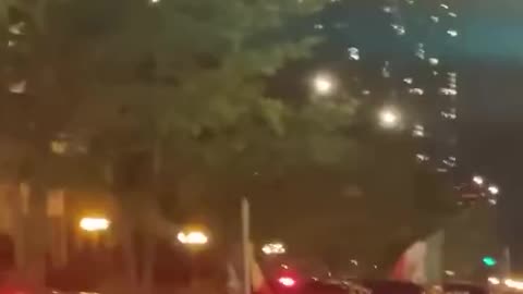 A caravan of vehicles flying Mexican flags was spotted in Chicago.. 👀