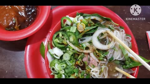 ASMR Vietnamese Pho (Phở Việt Nam) - Full toping + Beef Brisket and more - Mukbang in full view