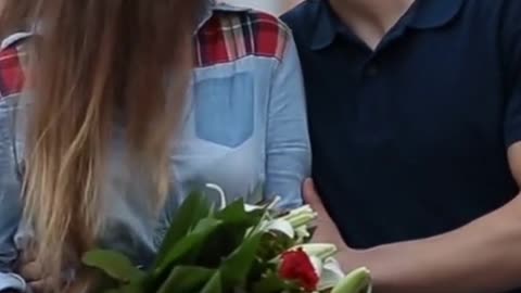 Body Language That Attracts Women