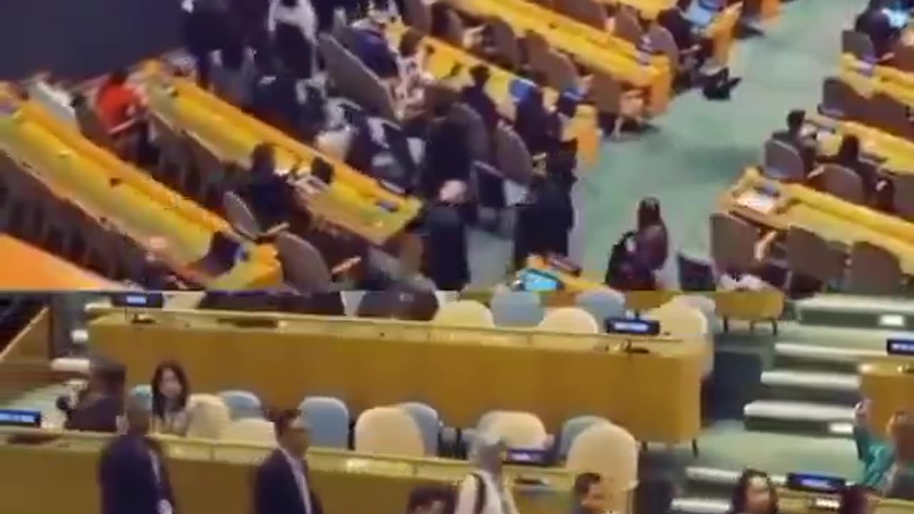 MR. POPULAR ... ALL UN MEMBERS WALKED OUT DURING NETANYAHU'S SPEECH