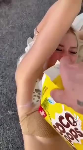 When your girlfriend is hungry 😅