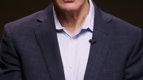 🇺🇸 EX-CIA OFFICER: “THEY CAN MAKE YOU DRIVE INTO A TREE AND CALL IT SUICIDE”