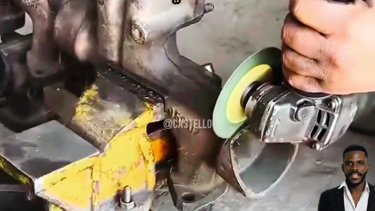 مذهل! حرفي باكستاني يحوّل أنبوباً مكسوراً إلى تحفة ميكانيكية"
