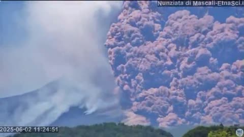 Clearest wide view of the pyroclastic flow generated by today's eruption of Mt Etna