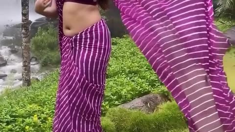 Eeshanya Maheshwar Hot Dance | Instagram girls dance reels | Slow motion dance #navel #saree #dance