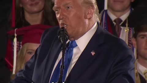 "En mi primer mandato todos me odiaban, y ahora me besan el culo"