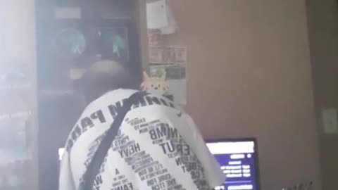 [24Aug25]#1 Cyraxx abuse his guitar and trolls ears (Trash)
