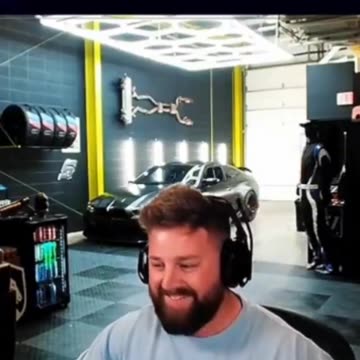 Streamer’s Unreal Setup Stuns Chat! (Not a Green Screen!)