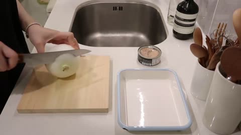 VLOG 02 | Tuna Kimchi Soup, Miffy Toast & Rice Ball Breakfast