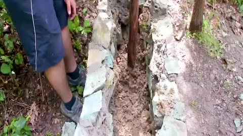 DIY building a house in the forest with his own hands