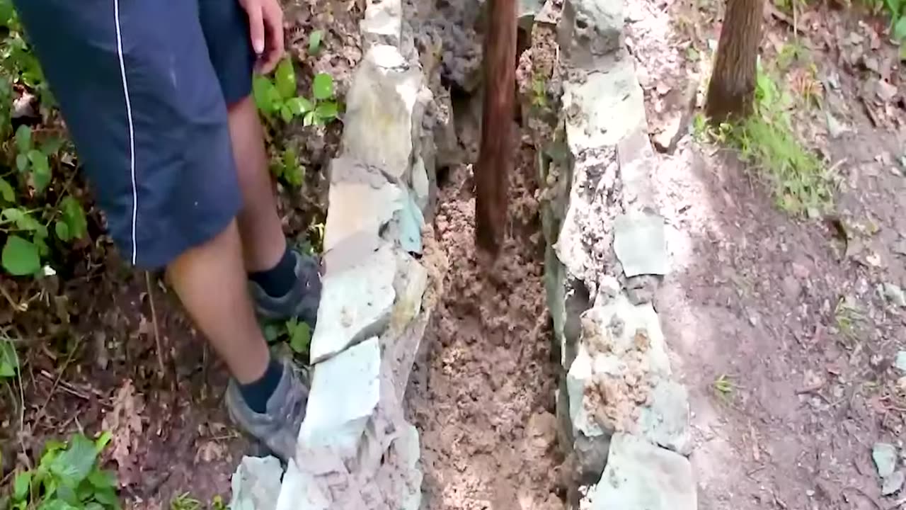 DIY building a house in the forest with his own hands