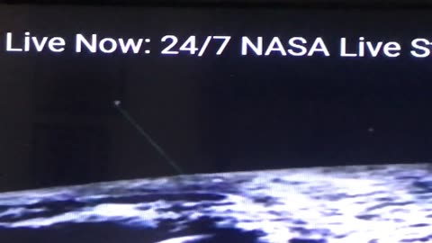 Diffusion en direct de la NASA TV ! J'ai vu un énorme OVNI