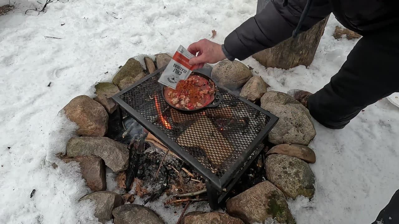 Cast Iron Campfire Cooking in the Snow Mini Cast-Iron Wok Chili