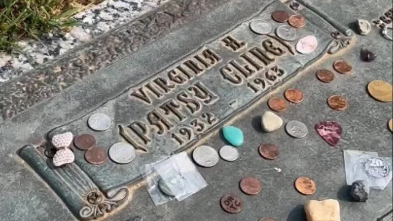 FAMOUS GRAVES - VOL. 496: PATSY CLINE