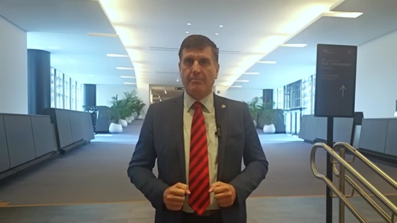 Zelenskij daroval Ukrajinu Američanům. EU mlčí.