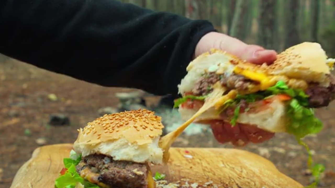 Stuffed Burger in the Woods 😍🍔