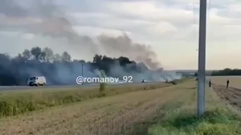 🔥 Russian voenkor shows destroyed Russian column on Rylsk–Khomutovka highway in the Kursk region.