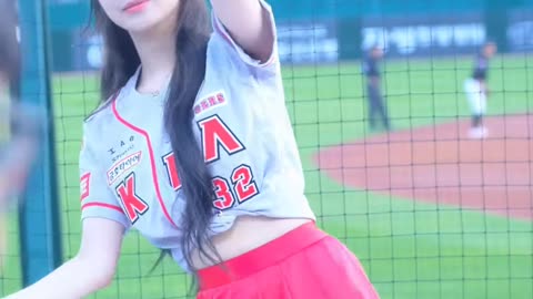 Lee Ju-eun Cheerleader with Choi Hyung-woo Chant