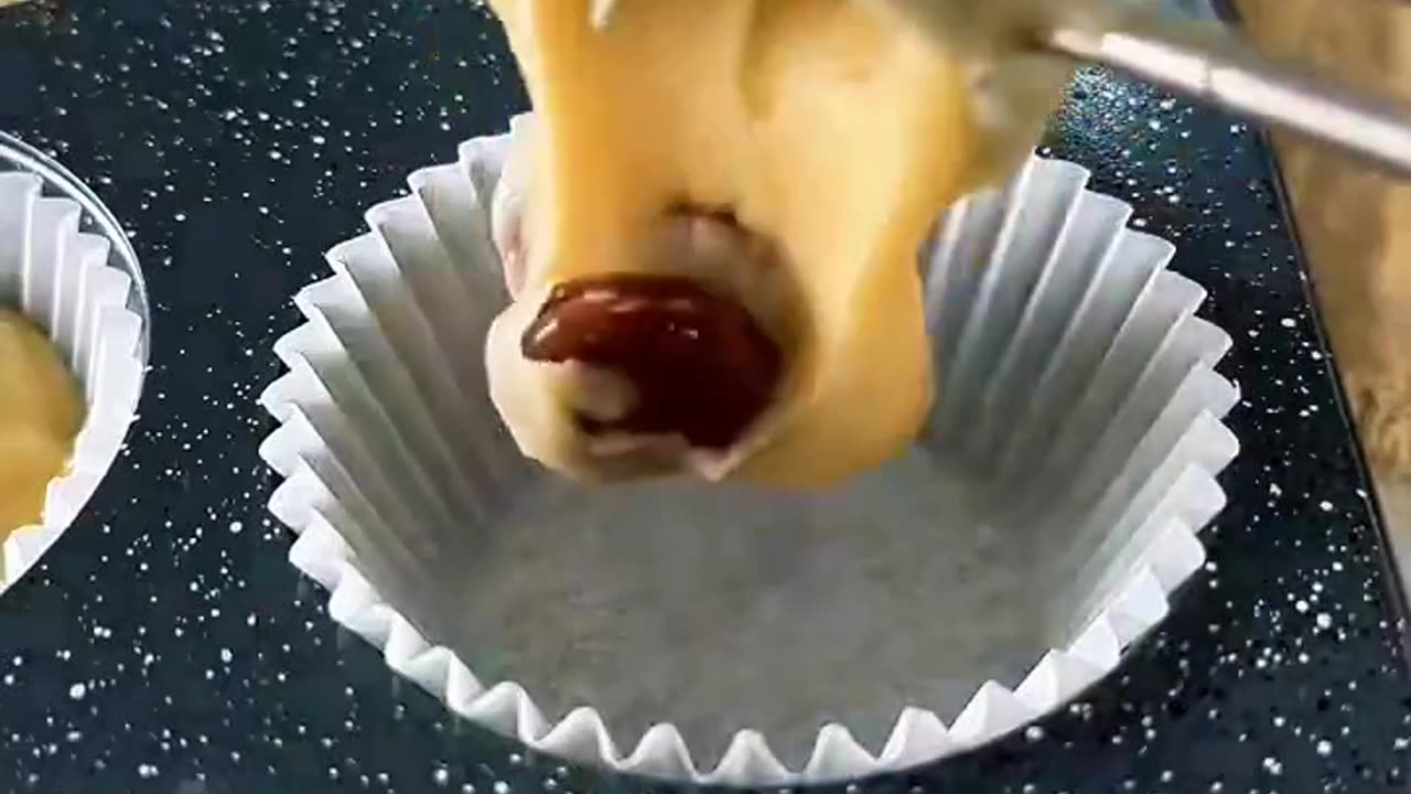 Who loves cupcake with chocolate flavor? Get closer folks