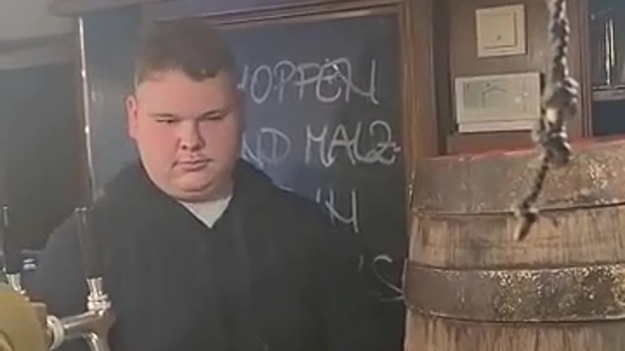 Servindo cerveja no barril de forma tradicional