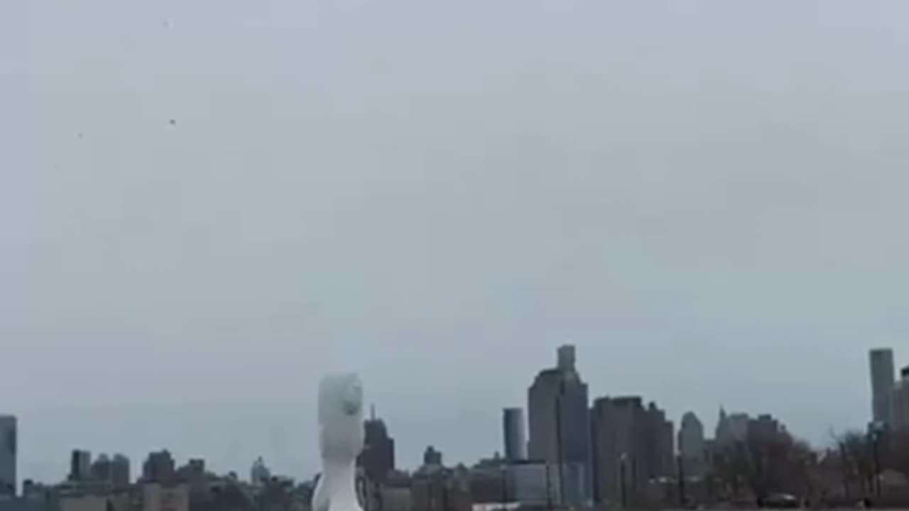 tragedy in New York, a Helicopter crashes into the Hudson