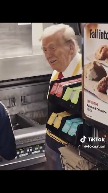 TRUMP❤️🇺🇸🥇🪽🕺🎊WORKS AT MC DONALDS DRIVE-THROUGH🤍🇺🇸🏅🪽🍟IN PENNSYLVANIA💙🇺🇸🏅🪽🏪⭐️💫