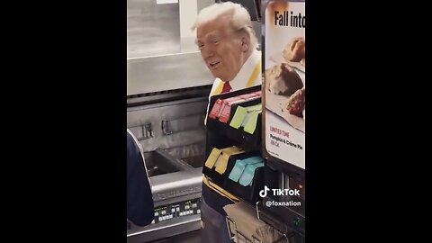 TRUMP❤️🇺🇸🥇🪽🕺🎊WORKS AT MC DONALDS DRIVE-THROUGH🤍🇺🇸🏅🪽🍟IN PENNSYLVANIA💙🇺🇸🏅🪽🏪⭐️💫