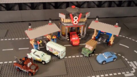 Lego 8487 ‧ Flo's V8 Cafe - Cars 2 Brickformula Review