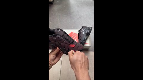 DM on ig @shunira.in to order - NIKE AIRMAX PLUS COLOR CHANGE IN HEAT