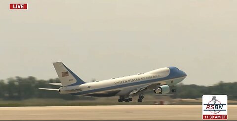 PRESIDENT TRUMP❤️🇺🇸🪽🕺DEPARTS ON AIR FORCE ONE🤍🇺🇸🪽🛫EN ROUTE TO MIDDLE EAST💙🇺🇸🪽🛬🌐⭐️