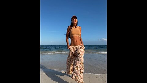 Zaira Nara Captured the Sunset — and Everyone’s Attention 🌅👙