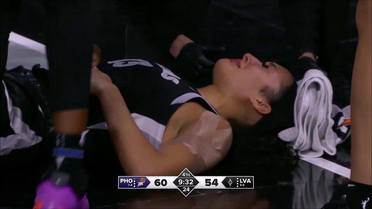 🤕 FLAGRANT, Kahleah Copper ELBOWS rookie Aaliyah Nye in the FACE | WNBA womens basketball