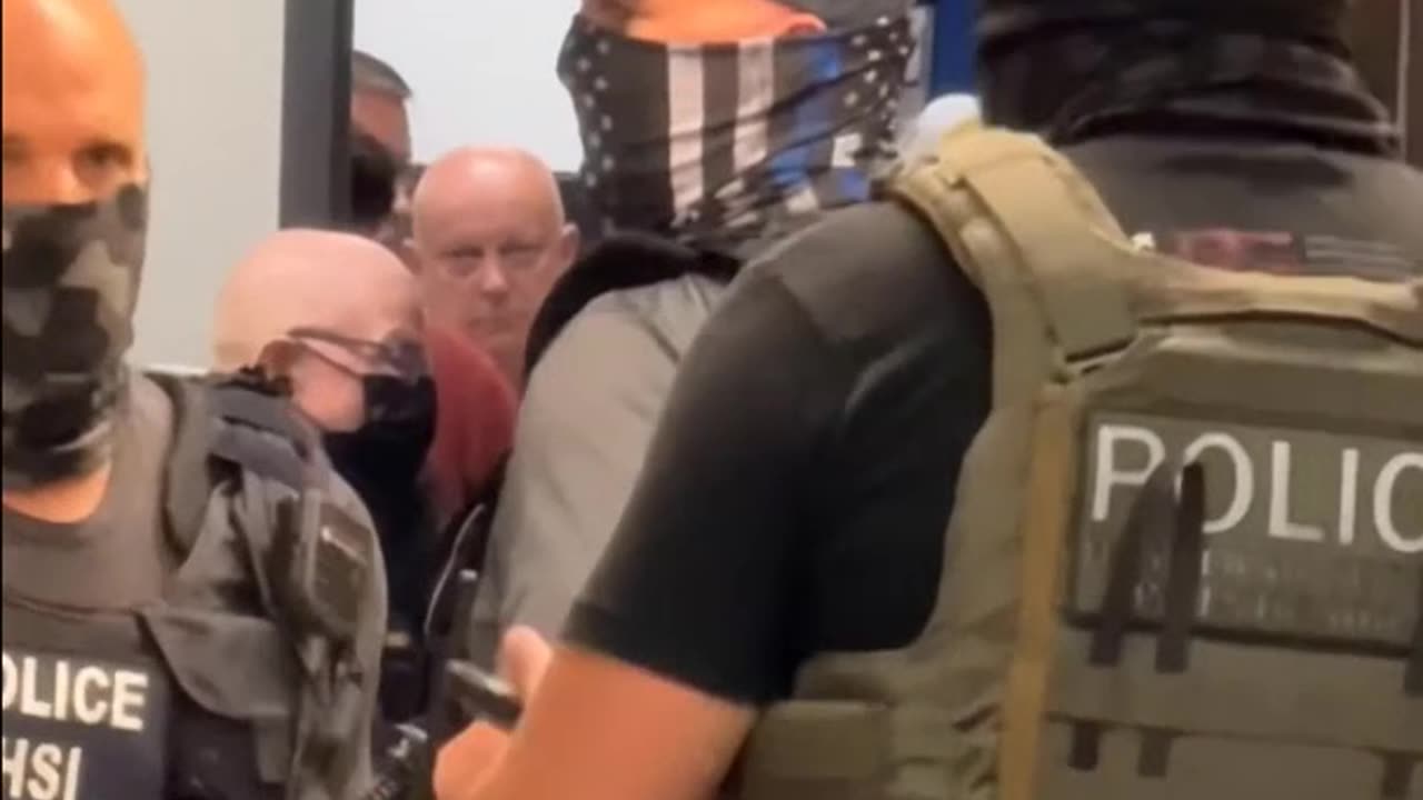 🔥 ICE Raid ERUPTS Into Chaos in Omaha! 70 Arrested, Protesters Attack Vehicles 🚨