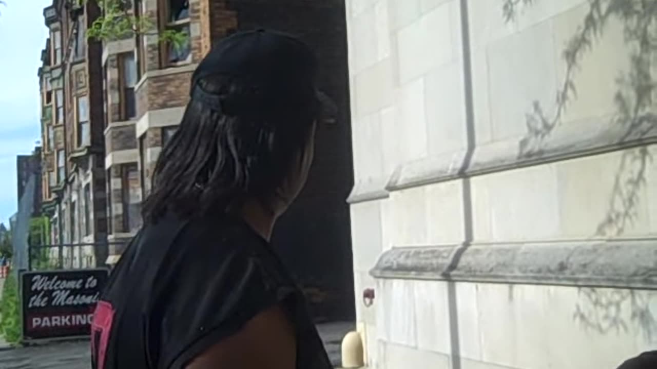 HOMELESS FRIEND ON THE SHEA SHOW PART2.AVI
