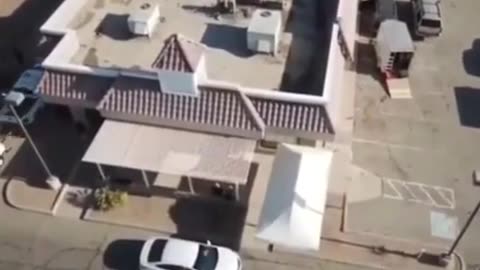Tunele znalezione pod opuszczoną restauracją KFC.